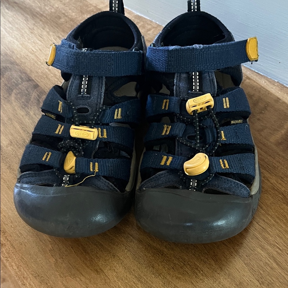 Keen Kids Sandals in Navy and Yellow